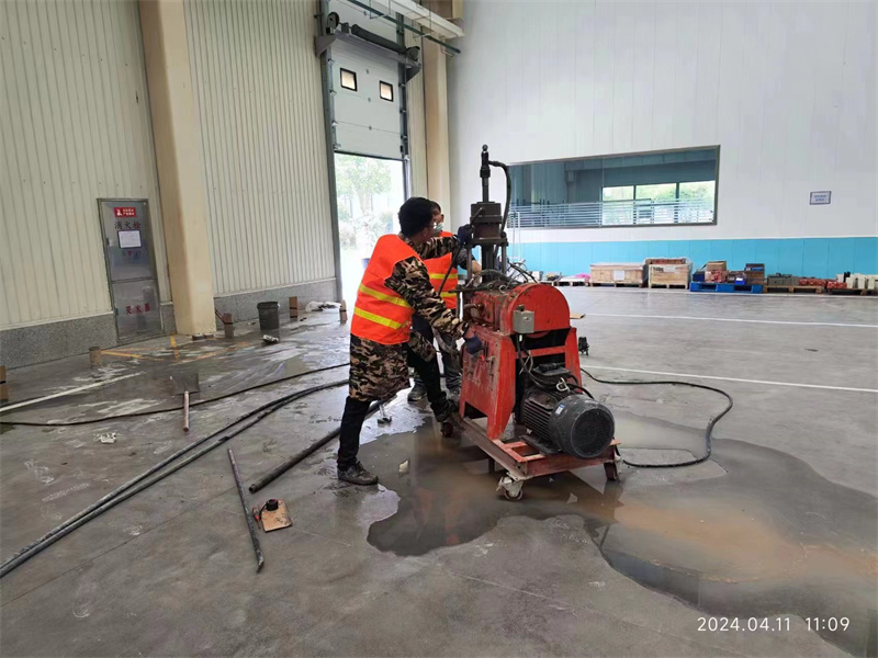 伊宁县厂房地面下沉塌陷注浆加固施工